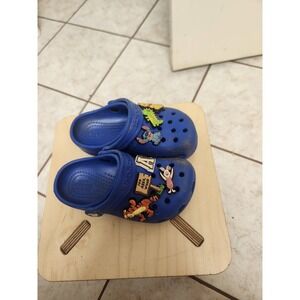 Crocs Kids Classic Clog Blue Shoes with Disney Winnie the Pooh Stitch Charms C9